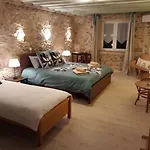 Oda ve Kahvaltı D'hotes Les Gragniotes Tournissan