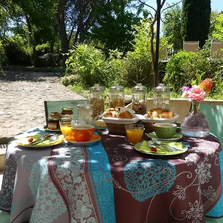 D'hotes Les Gragniotes Bed and Breakfast 3*