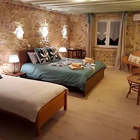 D'hotes Les Gragniotes Bed and Breakfast 3*