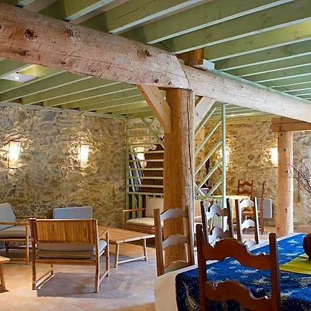 D'hotes Les Gragniotes Bed and Breakfast